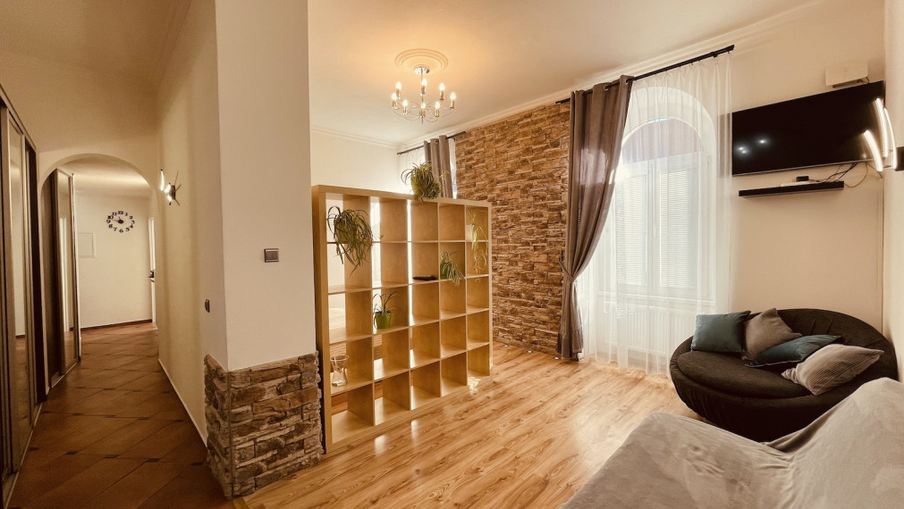 Na predaj veľkometrážny 2 izbový byt na Obchodnej ulici, Bratislava - Staré Mesto