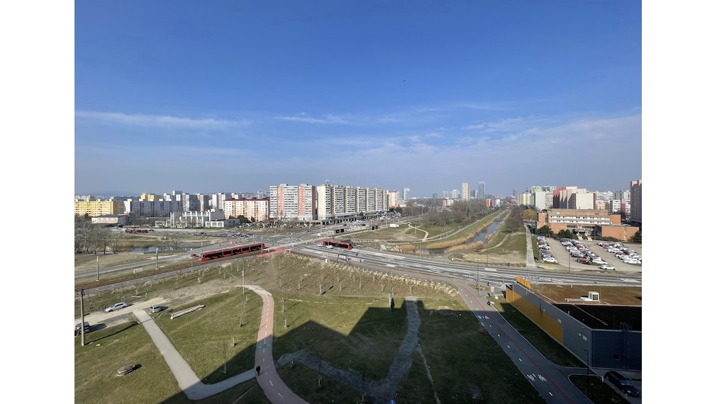 Na predaj 4 - izbový na Nám. Hraničiarov, Bratislava - Petržalka