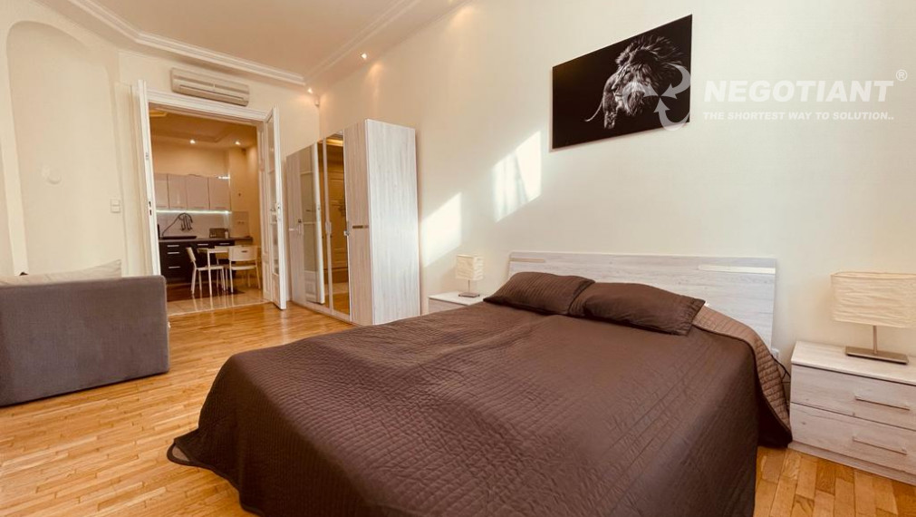 Na predaj veľkometrážny 2 izbový byt na Obchodnej ulici, Bratislava  - Staré Mesto