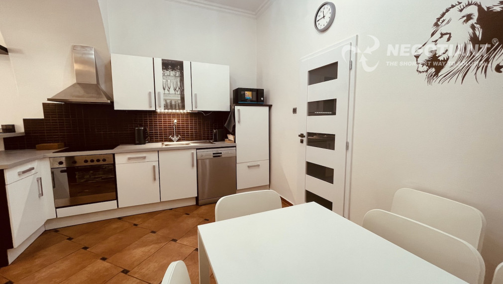 Na predaj veľkometrážny 2 izbový byt na Obchodnej ulici, Bratislava - Staré Mesto