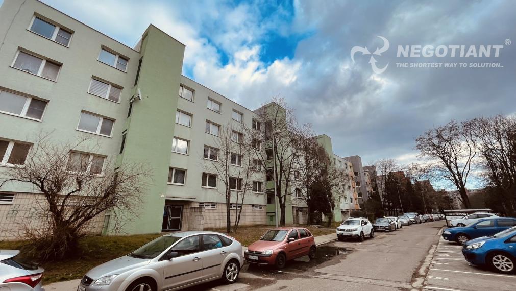 Na predaj 2 izbový byt na Vážskej ulici, Bratislava - Vrakuňa