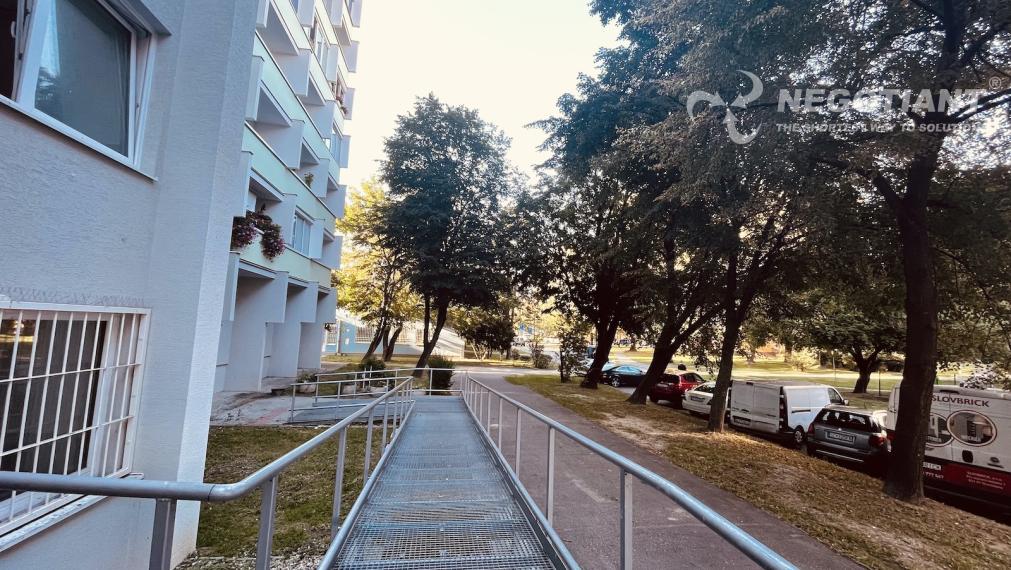 Na predaj veľkometrážny 2 izbový byt na Rezedovej ulici, Bratislava - Ružinov