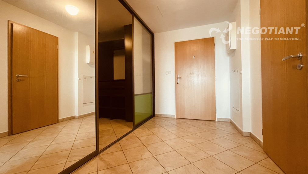 Na predaj priestranný 2 izbový byt s loggiou v bytovej časti Brana komplexu Vienna Gate.