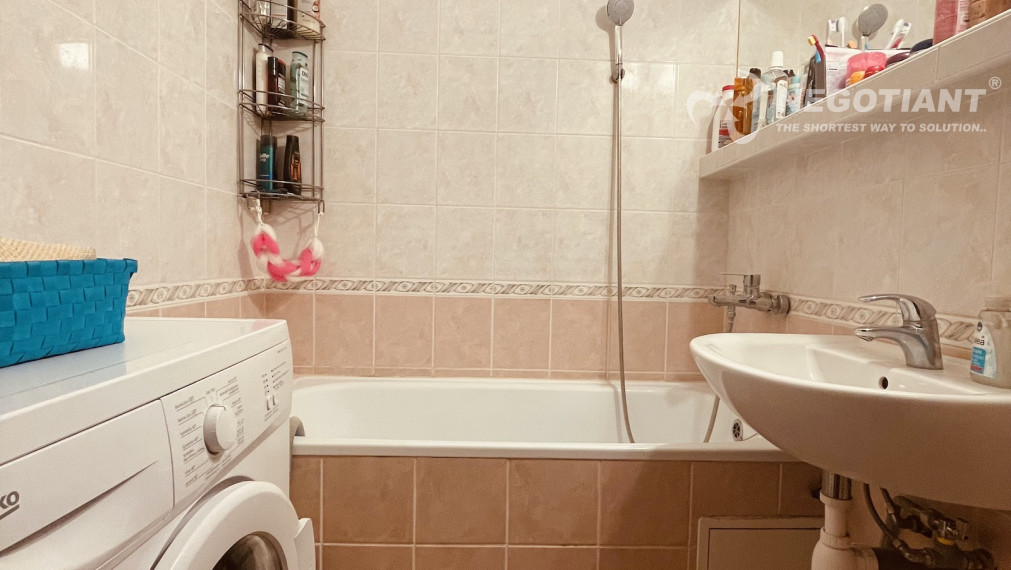 Na prenájom kompletne zariadený 2 izbový byt na Závadskej ulici, Bratislava - Rača