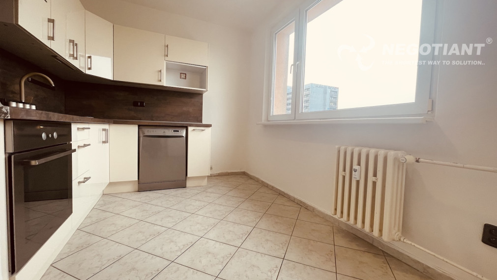 Na predaj 4-izbový byt na Nejedlého ulici, Bratislava – Dúbravka.