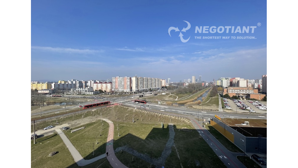 Na predaj 3 - izbový byt prerobený na 4 - izbový na Námesti Hraničiarov, Bratislava - Petržalka