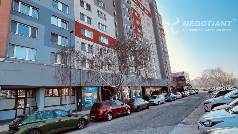 Na predaj 4 - izbový na Nám. Hraničiarov, Bratislava - Petržalka