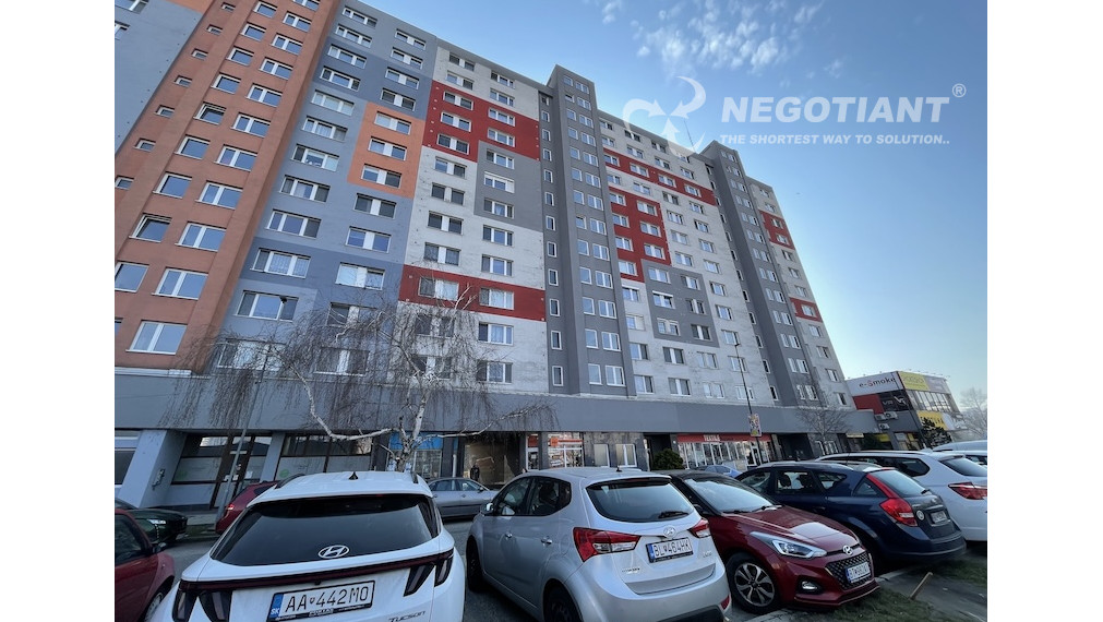 Na predaj 4 - izbový na Nám. Hraničiarov, Bratislava - Petržalka