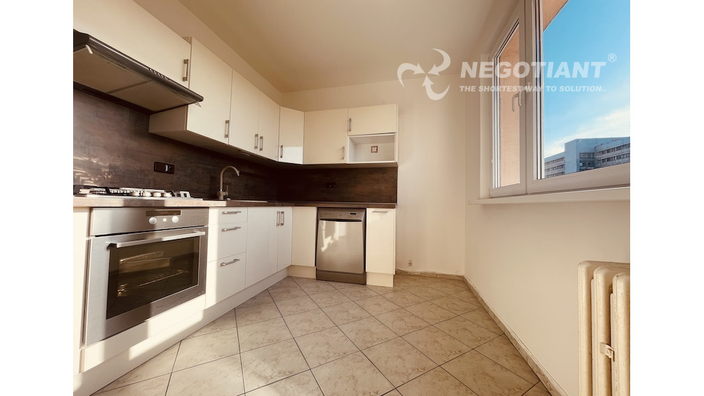 Na predaj 4-izbový byt na Nejedlého ulici, Bratislava – Dúbravka.