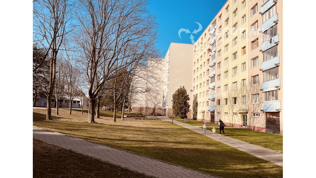 Na predaj 4-izbový byt na Nejedlého ulici, Bratislava – Dúbravka.