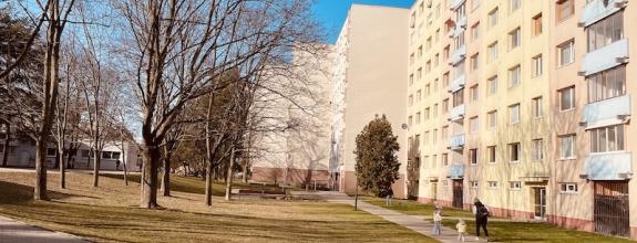 Na predaj 4-izbový byt na Nejedlého ulici, Bratislava – Dúbravka.