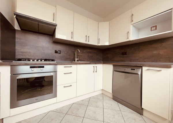 Na predaj 4-izbový byt na Nejedlého ulici, Bratislava – Dúbravka.